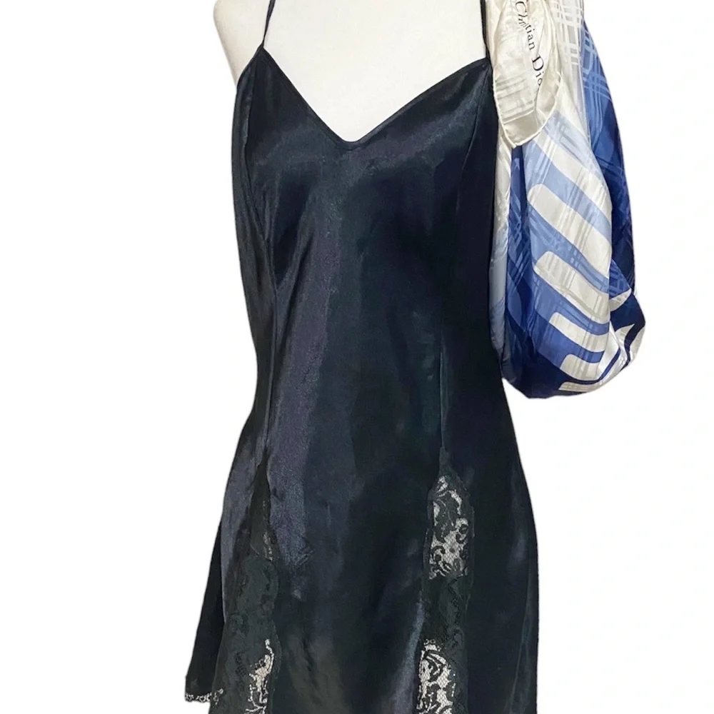 AUTHENTICATED DIOR Silk Scarf D Logo Navy Blue White Top Bandana Bag Sarong